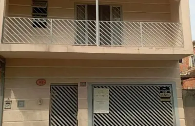 Casa sobrado 200m2, 4 dormitórios, 1 suíte com closet, cozinha americana planejada, área gourmet com churrasqueira, varanda,1 vaga coberta,2 banheiros
