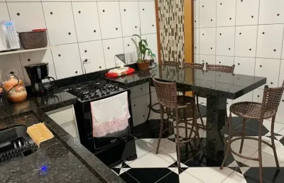 Casa 85m2, 2 dormitórios, cozinha planejada, área gourmet com churrasqueira, 1 banheiro, ótima localização, 2 vagas