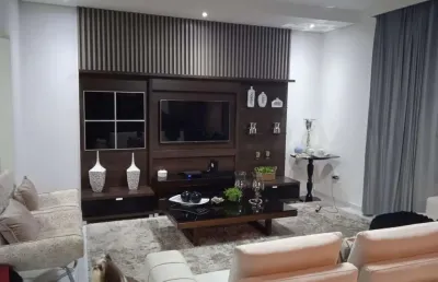 Cas 180m2, 3 dormitórios, 1 suíte, moveis planejados, cozinha americana, área gourmet com churrasqueira e piscina aquecida, 4 vagas, ótima localização