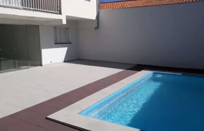 Casa 220m2 no condomínio residencial furlan, 4 dormitórios, 1 suíte, cozinha planejada, área de lazer com piscina, sala de jogos, 5 vagas de garagem