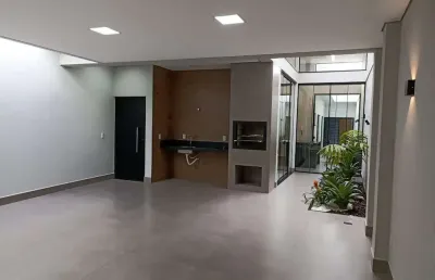 Casa 138m2, 3 dormitórios, 1 suíte master c/ closet, cozinha americana, jardim de inverno, acabamento em porcelanato, 2 vagas cobertas, área gourmet