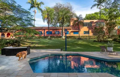 Chácara 59.000m2 no condomínio tiê campinas, rico em água com 3 lagos, casa sede, duas casas de hospoedes, piscina, 2000m2 em área construída