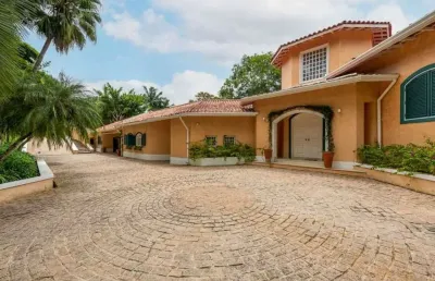 Mansão duplex 951,04m2, 6 suítes sendo 2 master, moveis planejados, lazer completo, lareira, 5 salas, varanda gourmet, jardim amplo, escritório, horta