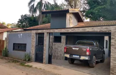 Chácara 300m2, casa 80m2, 1 dormitório, 1 banheiro, 1 vaga de garagem, ótima localização, rica em água com rio no fundo, churrasqueira e fogão a lenha