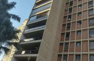 Apartamento 207,77m2, 4 dormitórios, 4 suítes, varanda, moveis planejados, dormitório e banheiro de empregada, banheira, localização privilegiada
