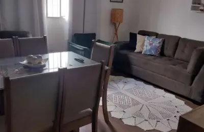 Casa 65m2, 2 dormitórios, 1 banheiro, cozinha americana, moveis planejados, lavanderia coberta, espaço de garagem, ótima localização
