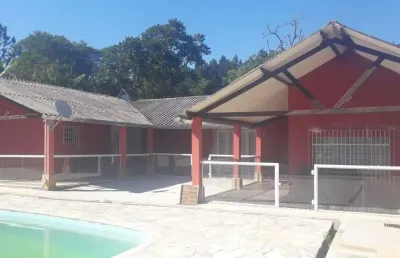 Chácara 2 alqueires, casa sede com área de churrasqueira e piscina, ótima localização, documentação em ordem, 700 metros do asfalto