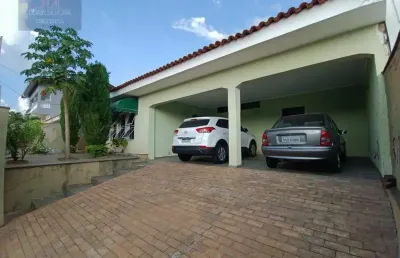 Casa 262m2, 4 dormitórios, 1 suíte, , área gourmet com churrasqueira, edícula, cozinha americana, moveis planejados, 4 vagas, ótima localização