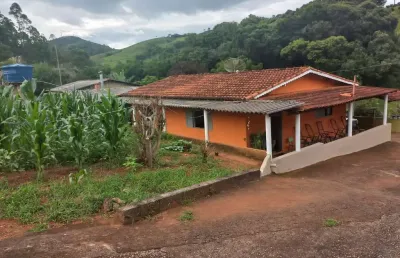 Chácara 16.000m2, 4 mil pés de café plantados, casa sede com 2 suítes, cozinha americana, pomar, horta, área gourmet com churrasqueira e fogão a lenha