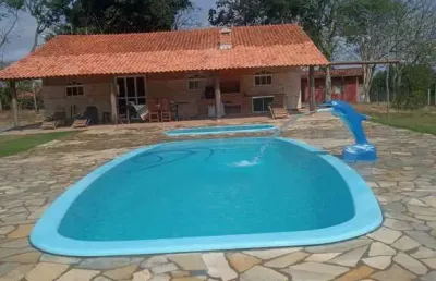 Chácara 35000m2, casa sede 180m2, 3 dormitórios, 1 suíte, varanda, piscina, barracão para festa com 140m2, poço artesiano, campo de futebol