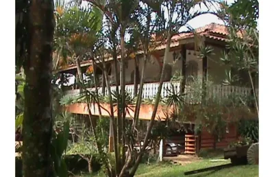 Chacara com casa duplex 480m2, 4 dormitórios, 1 suíte, 4 vagas de garagem, terreno de 4200m2, área de lazer com piscina, churrasqueira,salão de festas