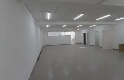 Predio comercial 780m2, 4 andares, 4 salas, 8 banheiros, 4 vagas de garagem, elevador, copa