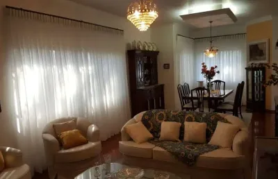 Casa duplex 450m2, 4 dormitórios, 4 suítes, 1 suíte c/ closet, 10 vagas de garagem, amplo quintal, jardim, churrasqueira, terreno de 750m2