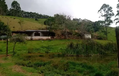 Sitío 9.5 alqueires... guapiara sp 500 metros do asfalto... casa simples rico em água localização top !!! 2 km d comércio valor : 850 mil