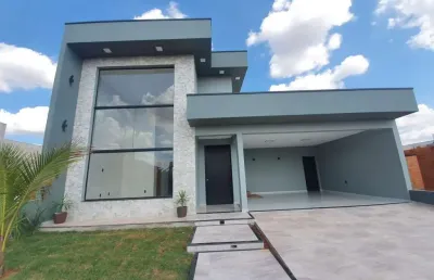 Casa 205m2 3 dorms 1 suíte,sala ampla pé direito duplo,cozinha ilha,despensa,2 vagas cobertas,piscina