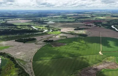 Excelente fazenda produtora de gra?os na regia?o de paranapanema-sp ??    - a?rea total: 205 alqueires paulista ou 497 hectares   - agricultura: 165 alqueires   - 3 pivo?s irrigando 97 alqueires   - p