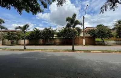 Vende-se ótimo terreno comercial, ? localizado no bairro chácara junqueira, tatuí-sp.   lote medindo 900m², murado e escriturado.   ?próximo ao upa 24h e prefeitura.  ?com fácil acesso à rodovia antôn