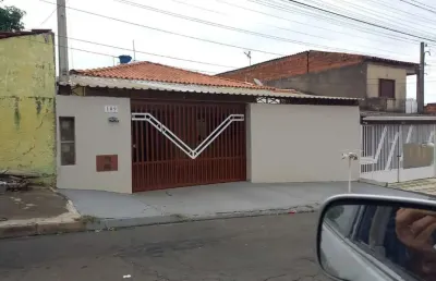 Imperdível casa à venda na vila são pedro, hortolândia-sp: 3 quartos, 1 suíte, 2 salas, 3 vagas de garagem, 180m²