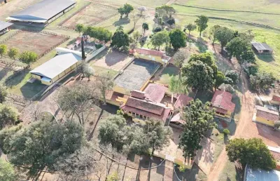 *excelente haras a venda em tatuí-sp* ?? ?   area total: 101,00 hectares ou 42 alqueires   7,6 alqueires em piquetes de madeira  12 alqueires em pastos de feno tifton e coast cross  17,49 alqueires co