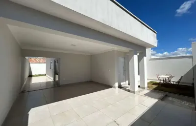 Casa à venda no bairro afonso queiroz em patos de minas-mg