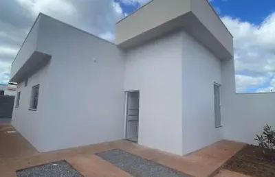 Casa no jardim europa, patos de minas: r$ 320 mil e financiamento facilitado