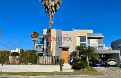 Casa de luxo em condomínio no botujuru: 3 quartos, 3 suítes, 2 salas, 2 vagas, 285m² em mogi das cruzes-sp.