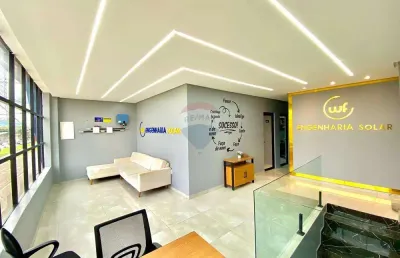 Prédio comercial recém construído na avenida centenário