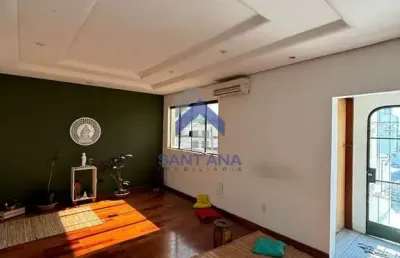 Casa com 4 quartos à venda na doutor gastão câmara leal, --, centro, taubaté por r$ 1.800.000