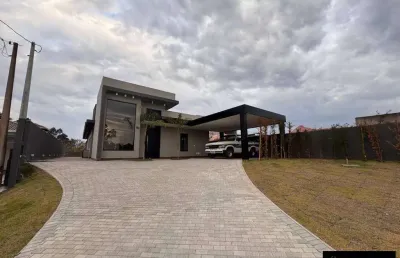 Casa de alto padrão em condomínio fechado para locação mairiporã!