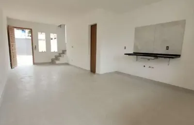 Casa com 2 quartos à venda na rua ida bitencourt feu, 285, enseada de jacaraípe, serra por r$ 295.000