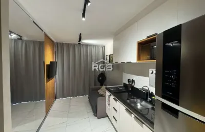 Apartamento 1/4 e sala porteira fechada na barra r$ 580.000,00