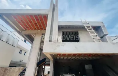 Linda casa em fase final de construção no swiss park com 3 suítes na parte superior todas com closet
