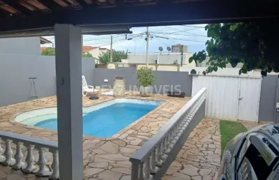 Casa a venda no parque jambeiro com piscina e 3 quartos sendo 1 suíte