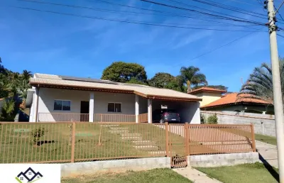 Casa com 3 suites, salas e cozinha conjugadas, piscina e 2 vagas cobertas no parque são gabriel
