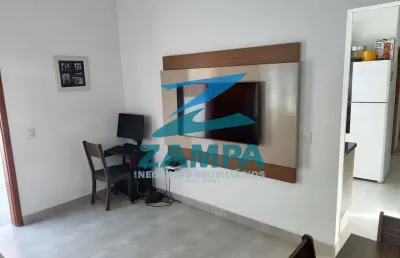 Casa térrea com 2 quartos (1 suite com ar), cozinha planejada, churrasqueira e 2 vagas cobertas