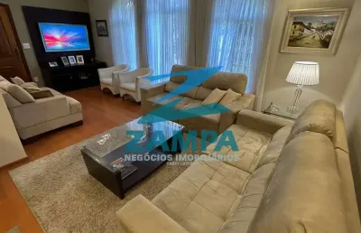 Casa assobradada com 3 quartos planejados (1 suite c/ varanda), espaço gourmet completo e piscina