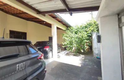 Casa plana com 5 suítes e 396 metros de área total no bairro montese.