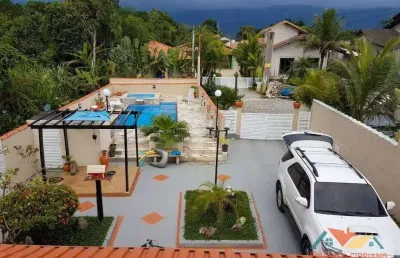 Linda casa com porteira fechada em condomínio fechado com  portaria e segurança 24 hs