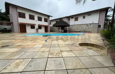 Sobrado em condomínio à venda, com 2 quartos, 107m²