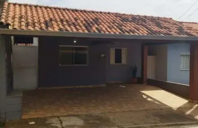 Casa para venda possui 87 metros quadrados com 2 quartos