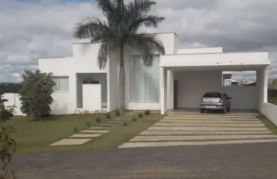 Casa de condomínio para venda possui 265 metros quadrados com 3 quartos