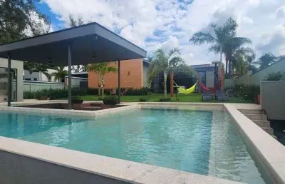 Casa para venda possui 457 metros quadrados com 4 quartos