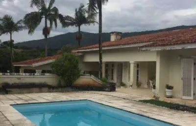 Linda casa em atibaia, com 5 suítes,8 vagas de garagem