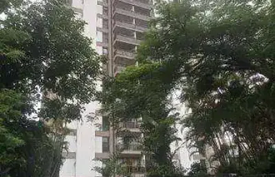 Predio em local nobre de moema sendo 3:dorm,um suíte ,varanda ,2 vagas 110m2 com quadra de tênis, piscina .etc..