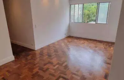 Apartamento com 3 dormitórios, reformado, e 1 vaga de garagem em moema pássaros