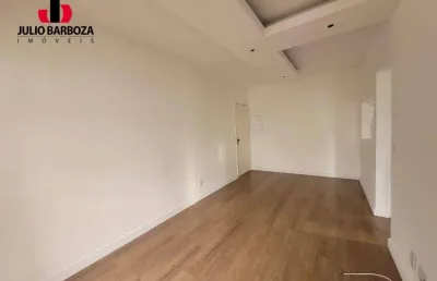 Apartamento com 1 dormitório, sacada, e 1 vaga de garagem em moema pássaros, ao lado do metrô