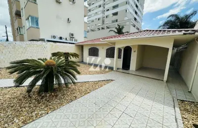 Casa com 3 quartos à venda na Rua Vinte e Um de Abril, 1, Centro, Palhoça