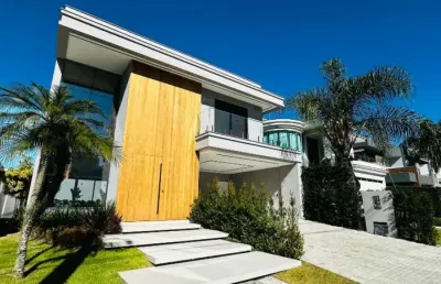Casa com piscina e 3 quartos e suítes na pedra branca