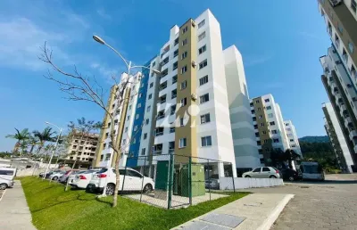Apartamento com piscina e 2 quartos na pedra branca