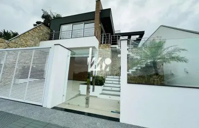Casa com 3 quartos para alugar na Rua Jarí, 1, Pedra Branca, Palhoça